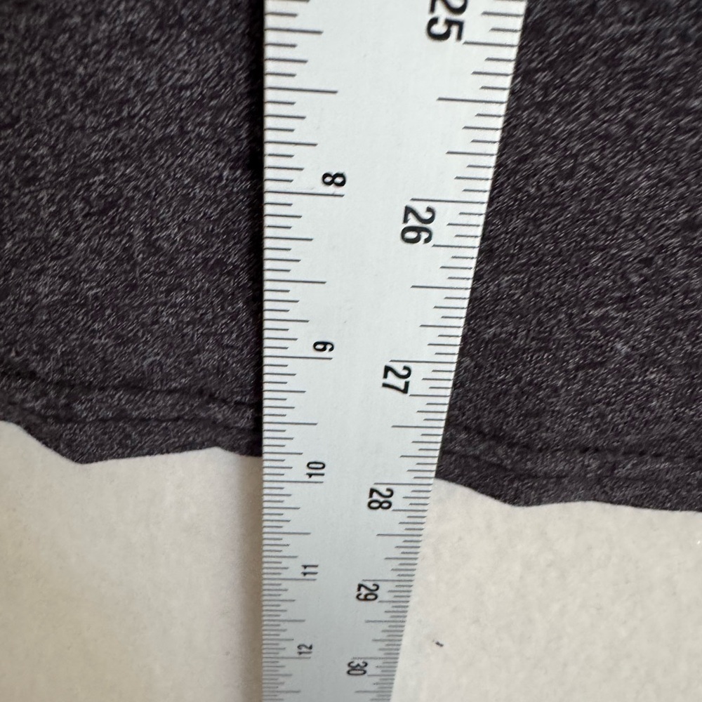 Hollister Men's Charcoal Tee with Navy Pocket‎ L - Picture 4 of 4